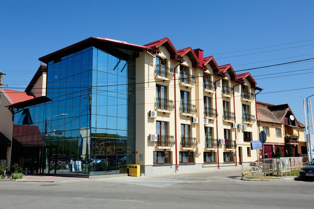 Pensiunea Ioana Gherla Exterior photo